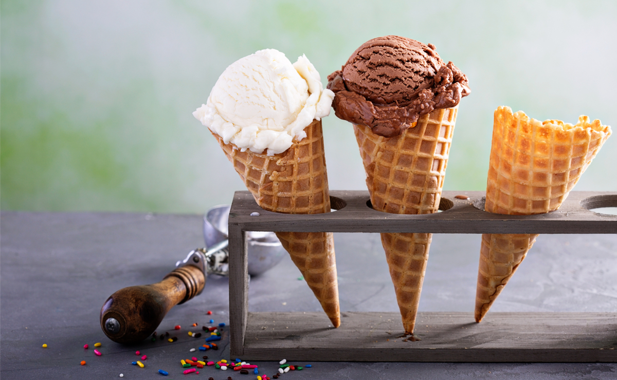 vanilla and chocolate ice cream cones